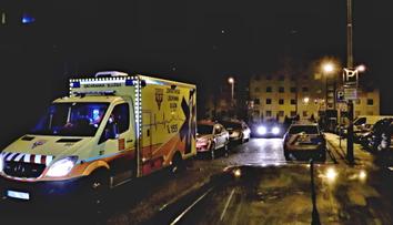 V Praze našli pobodaného muže, desítky policistů hledaly pachatele