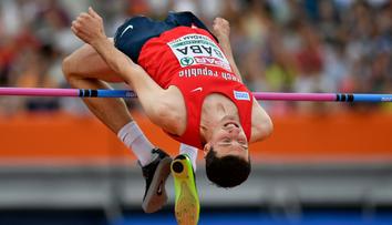 Cenný úspěch českého atleta, po dopingu ruského soupeře má medaili