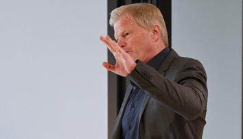 Bayern i přes jedenáctý ligový titul v řadě odvolal svého generálního ředitele