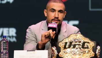 Hlavní zápas UFC 234 neproběhl! Šampion musel na náhlou operaci