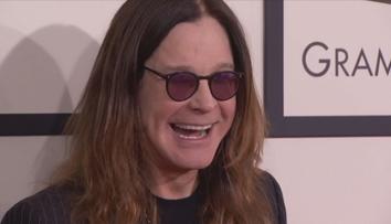 Ozzy Osbourne by byl pyšný. Vnouček taky ukousl hlavu netopýrovi