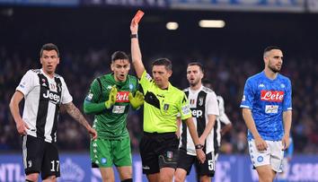 Ta byla přísná! Juventus vyhrál v Neapoli, ale celá Itálie řeší kartu
