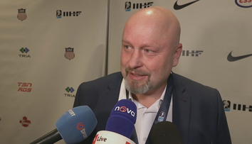 Stříbrnou medaili by měli nosit s hrdostí, řekl o juniorech trenér Augusta