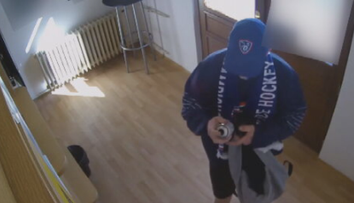 Přestrojeni za hokejové fanoušky měli vykrást směnárnu. Mužům hrozí až 18 let vězení