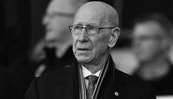 Legendární fotbalista Charlton zemřel kvůli pádu, potvrdila pitva