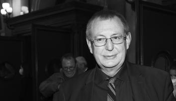 Leť jako orel. Rodina a přátelé se rozloučili s dabérem Jiřím Hromadou
