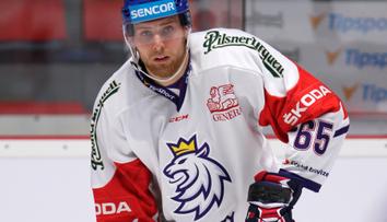 Reprezentační bek mění angažmá! Míří k parťákovi do KHL