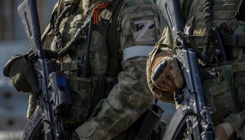 Další válečný zločin. Rusové postříleli ukrajinské zajatce a natočili se u toho