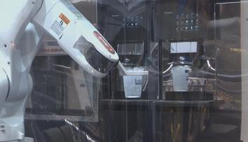 VIDEO: Robot barista uvaří až čtrnáct káv najednou