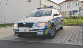 Policie hledá svědky nebezpečné honičky na Lounsku. Řidič hlídce ujížděl 20 kilometrů