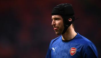 Čech na odchodu z Arsenalu? Trenér chce koupit novou jedničku!