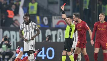 Útočník Juventusu vydržel na hřišti 40 sekund. Po kopu jak z UFC byl vyloučen