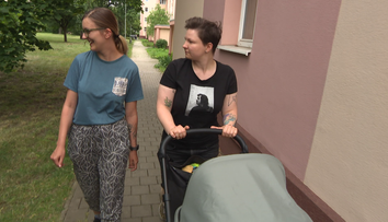 Karolína s Lucií vychovávají malou holčičku. Rády bychom se vzaly, vzkazují