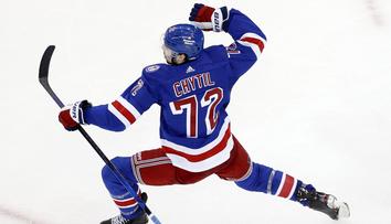 Čechům se v přípravě NHL daří. Jeník byl u čtyř gólů, Chytil řídil výhru nad Bruins