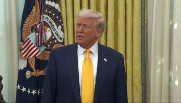 Trump vyhodil šéfa americké armády. Ten se to dozvěděl při inspekci hranice