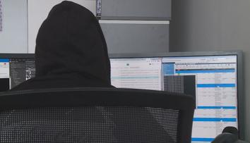České tajné služby pomohly FBI odhalit kyberútočníka. Byl napojený na Rusko