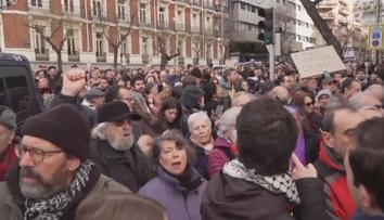 Íránem otřásají protesty. Do ulic na demonstranty poslal režim těžkou techniku