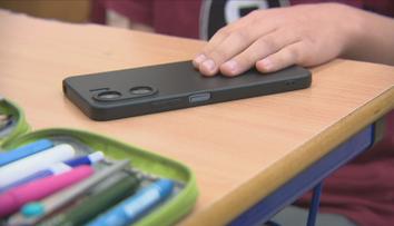 Děti stále častěji řeší psychické problémy s AI. Má ale své limity, varují odborníci