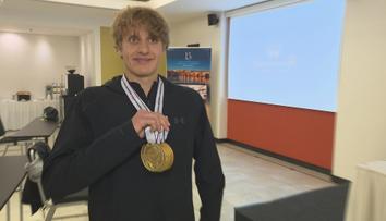 Světový rekord a sedm medailí z MS. Plavce Kratochvíla láká džungle i Island