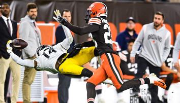 Mladík v NFL předvedl úžasné zachycení, vzpomenout dal na ikonický moment