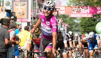 Hattrick při premiéře! Gaviria si hraje se soupeři, Giro se mu klaní