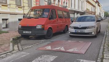 V Českých Budějovicích odstraní až 100 retardérů. Jsou prý na obtíž