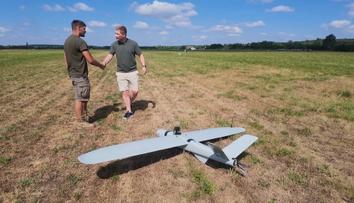 Od výroby až po let. Reportér TV Nova si vyzkoušel svět specializovaných dronů