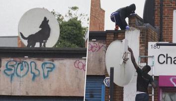 Známý umělec Banksy vystavil nová díla. Jedno z nich někdo před zraky lidí ukradl