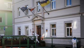 Lidé se na sítích pustili do města, jímž otřásla tragédie. Spletli si vlajku
