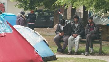 Ilegální tábory v Paříží končí, stovky migrantů se evakuovaly
