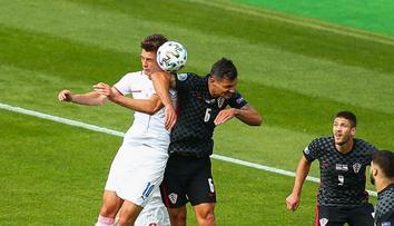 Lovren okomentoval penaltový zákrok na Schicka. Stačila mu čtyři slova