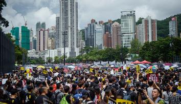 Hongkong ustupuje demonstrantům, stahuje sporný zákon! Lidé ale nevěří