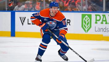 McDavid ohromuje svými čísly. Ani Gretzky nikdy neměl tak dobrý start