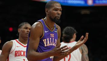 Jako v Kulovém blesku. Do výměny Kevina Duranta v NBA se zapojilo sedm týmů