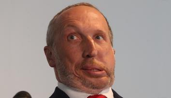 Vysmahni, totál lůzr, vy**rání. Klaus ml. se pustil na facebooku do lidí