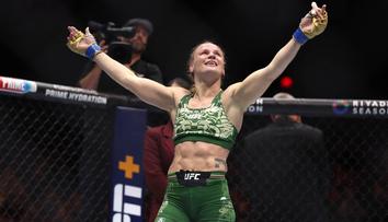 UFC má dva nové šampiony. V Las Vegas si i společně zatancovali