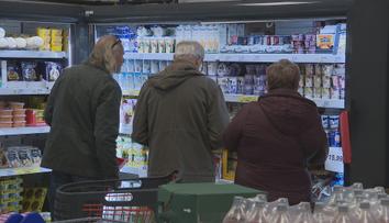 Češi šetří na potravinách. O to víc ale utrácejí za jiné věci
