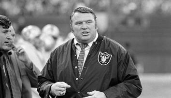 Ve věku 85 let zemřel legendární trenér a ikona amerického fotbalu John Madden