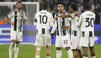 Chaos na stadionu Juventusu. Fanoušci se během zápasu poprali, zasahovat museli i hráči
