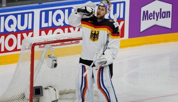 Dal like fotce Hitlera s Clintonovou, hvězdu NHL vyloučili z reprezentace