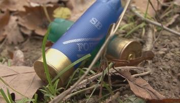 Pytláci na Náchodsku lovili z jedoucího vozu. Policistům tvrdili, že zajíce přejeli