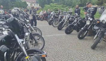 Do nebe ji vyprovodil rachot strojů. Blízcí i motorkáři se rozloučili s Anetkou (†18)