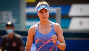 Tenisová kráska se opřela do Djokoviče. Fanoušci ji za to kritizují