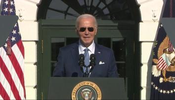 Ve Spojených státech slaví Den díkůvzdání. Biden omilostnil dva krocany