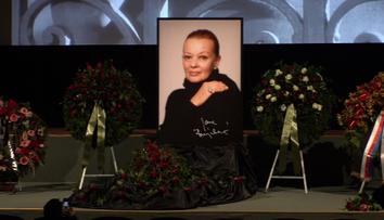 Lidé se v Lucerně loučili s Janou Brejchovou. Sbohem jí dali i přátelé z branže