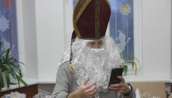 Mikuláši, čerti a andělé vyrazili do ulic. Jejich návštěva může vyjít draho