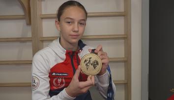Česko má dvojnásobnou mistryni světa v muay thai. Je jí 13letá drobná dívenka
