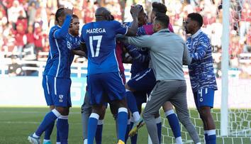 Dvě červené a drama až do penalt. Al-Hilal je v semifinále MS klubů
