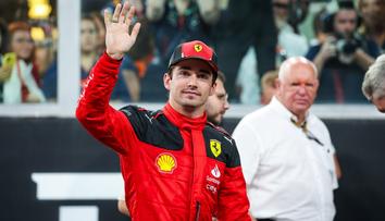 Ferrari ukázalo nové kombinézy. Zmizela černá barva a fanoušci jsou nadšení