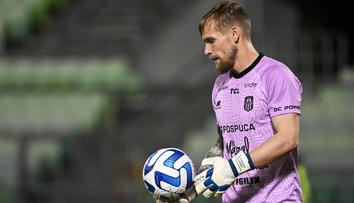Bizár v albánské lize. Brankář daroval gól soupeři, poté odešel ze hřiště